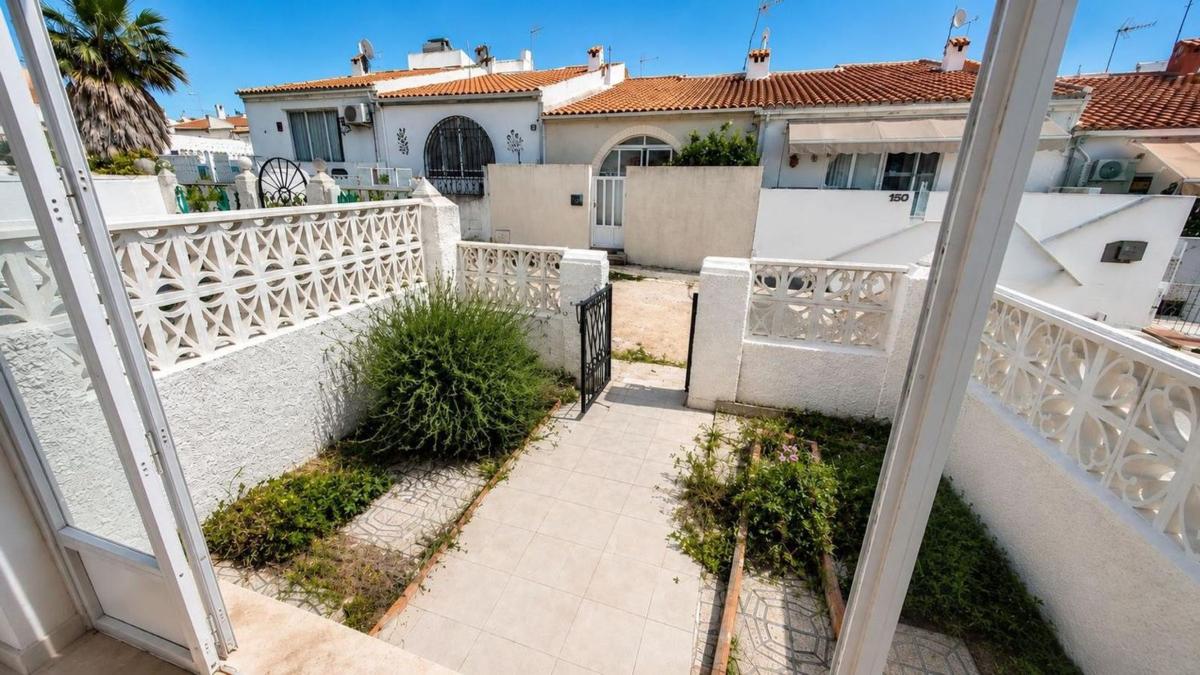 Sprzedaż niezależnego domku jednorodzinnego w Casa o chalet en La Siesta - El Salado - Torreta, Torrevieja, Torrevieja photo 3