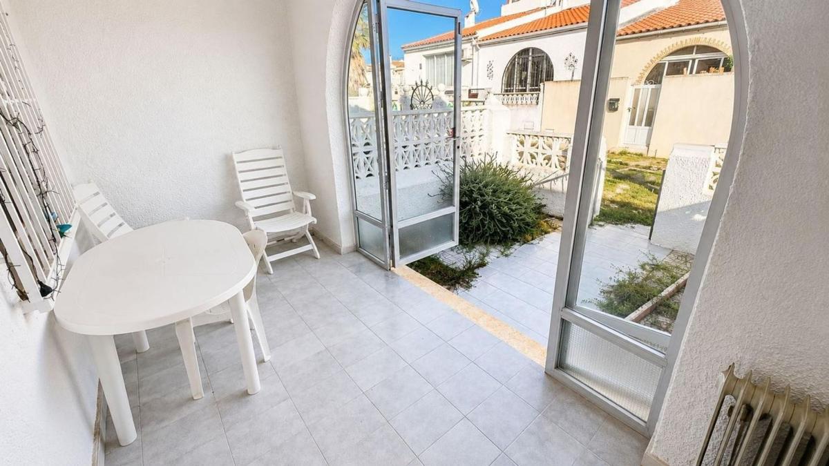 Sprzedaż niezależnego domku jednorodzinnego w Casa o chalet en La Siesta - El Salado - Torreta, Torrevieja, Torrevieja photo 5