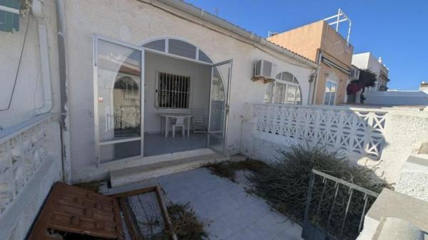 Продажа квартиры на Piso en Avenida Deva, La Siesta - El Salado - Torreta, Torrevieja, Торревьеха
 photo 2
