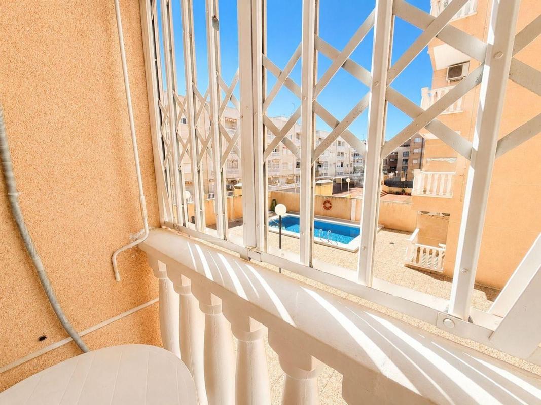 Venta de piso en Piso en Antonio Machado, Torrevieja, Torrevieja
photo 3