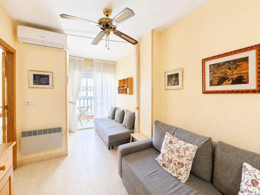 Venta de piso en Piso en Antonio Machado, Torrevieja, Torrevieja
photo 5