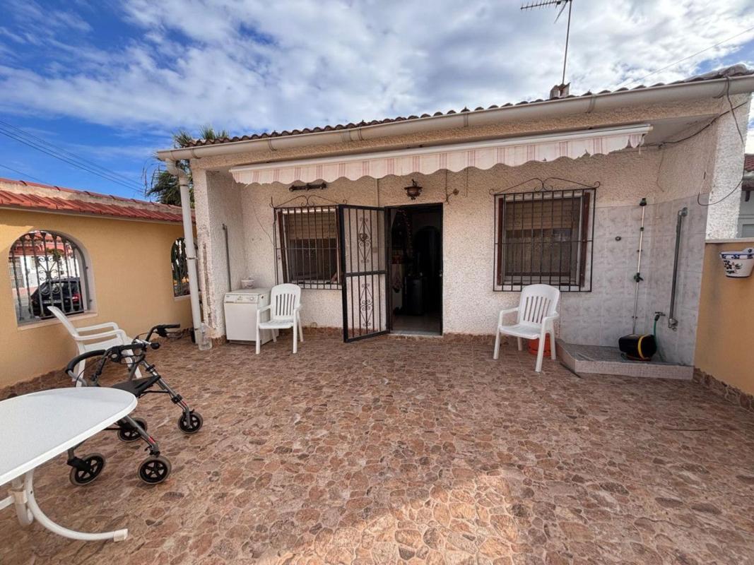 Sprzedaż niezależnego domku jednorodzinnego w  Casa o chalet en Calle Luis Miguel González Domiguin, La Siesta - El Salado - Torreta, Torrevieja, Torrevieja photo 3
