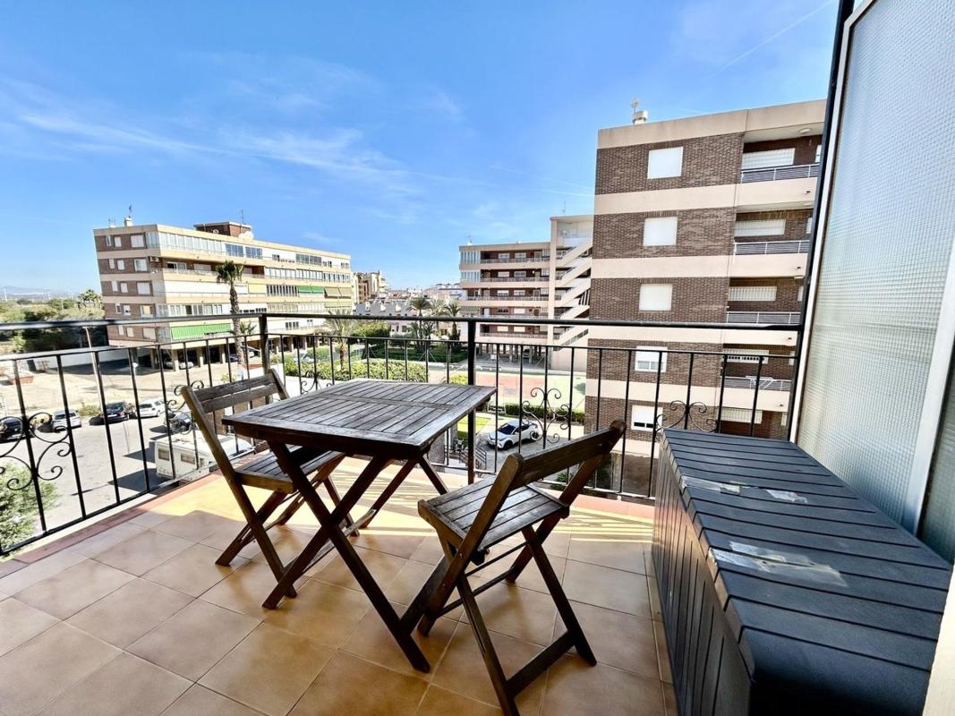 Sprzedaż mieszkania w Piso en Calle Magallanes, La Veleta, Torrevieja, Torrevieja
photo 3