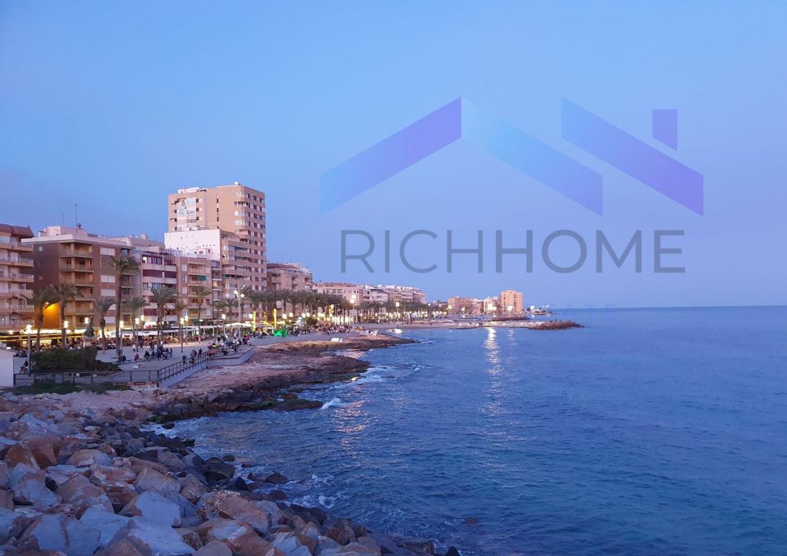 Venta de piso en Piso en Calle Valencia, El Acequión, Torrevieja, Torrevieja
photo 1