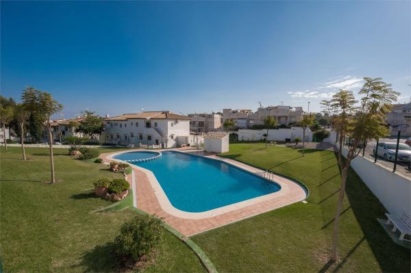 Chalet adosado en Avenida Laguna Azul, Los Balcones - Los Altos del Edén, Torrevieja photo 1