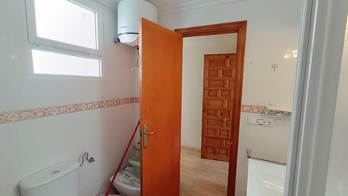 Venta de piso en Piso en Calle San Miguel de Salinas, 21, El Acequión, Torrevieja, Torrevieja
 photo 4