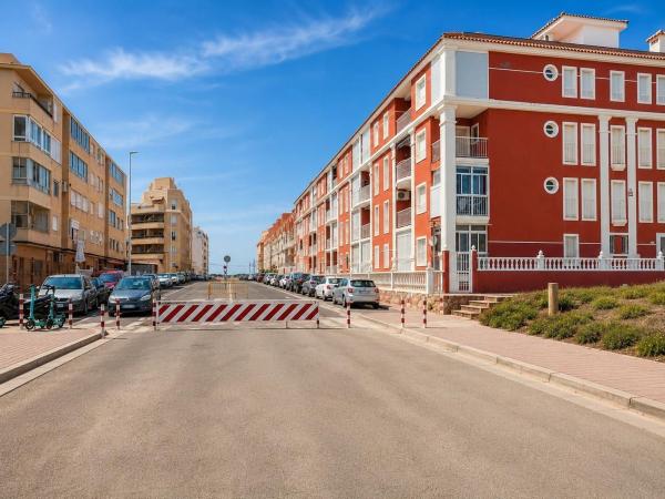 Venta de piso en Piso en Calle del Puerto Romano, Gaspar Perrelló, Torrevieja, Torrevieja
thumbnail 2
