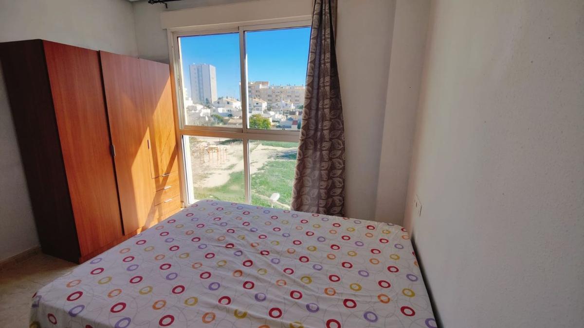 Venta de piso en Piso en Calle Bella Antonia, 73, Nueva Torrevieja, Torrevieja, Torrevieja
photo 1
