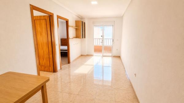 Venta de piso en Piso en Calle Torresal, El Molino, Torrevieja, Torrevieja
photo 1