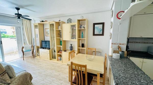 Venta de piso en Piso en Avenida Robleda, 6, La Siesta - El Salado - Torreta, Torrevieja, Torrevieja
photo 1