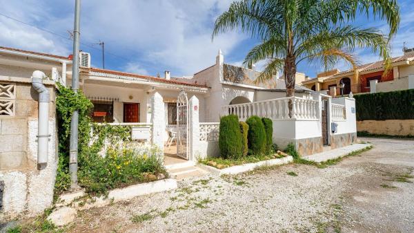 Casa o chalet independiente en Calle Acebo, 419, La Siesta - El Salado - Torreta, Torrevieja photo 1