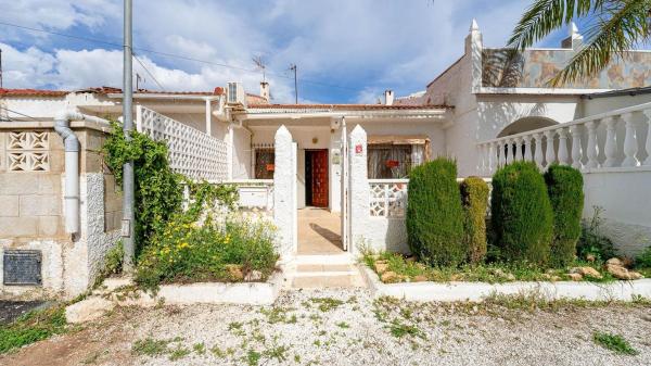 Casa o chalet independiente en Calle Acebo, 419, La Siesta - El Salado - Torreta, Torrevieja thumbnail 1
