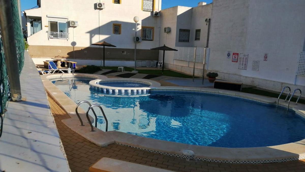 Venta de piso en Piso en Calle Membrillero, Desamparados-Hurchillo-Torremendo, Orihuela, Orihuela
 photo 2