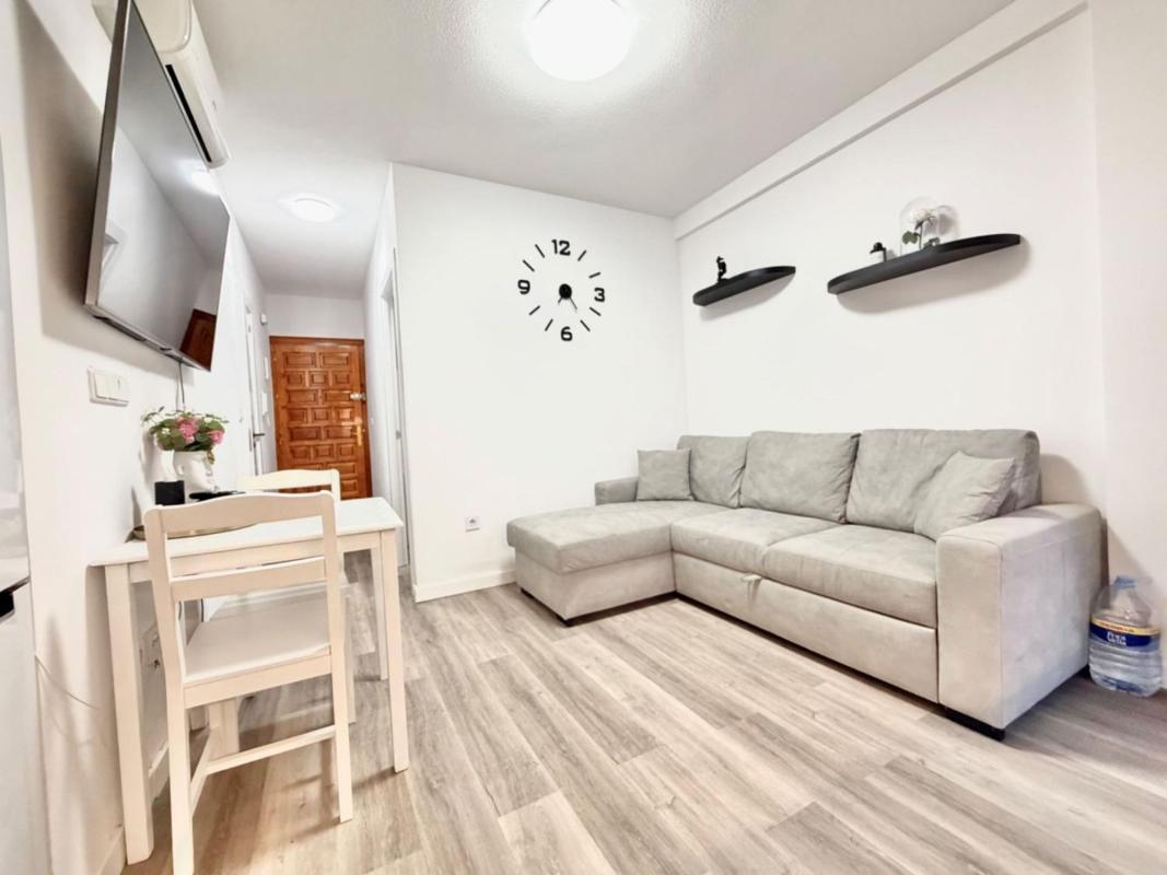 Venta de piso en Piso en Avenida del Mediterráneo, 28, Gaspar Perrelló, Torrevieja, Torrevieja
photo 3