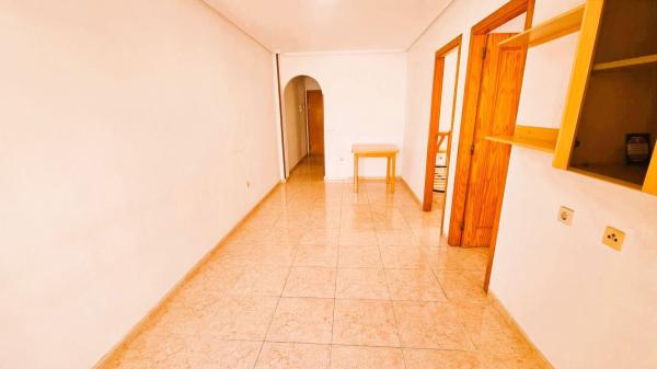 Venta de piso en Piso en Calle Torresal, El Molino, Torrevieja, Torrevieja
thumbnail 1
