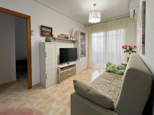 Venta de piso en Piso en Calle del Huerto, Parque de las Naciones, Torrevieja, Torrevieja
thumbnail 1
