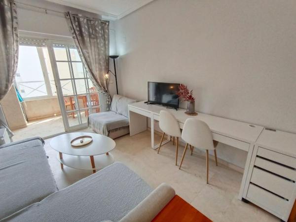 Sale of flat in Piso en Calle Mar Baltico, 18, Playa de los Locos, Torrevieja, Torrevieja
thumbnail 2