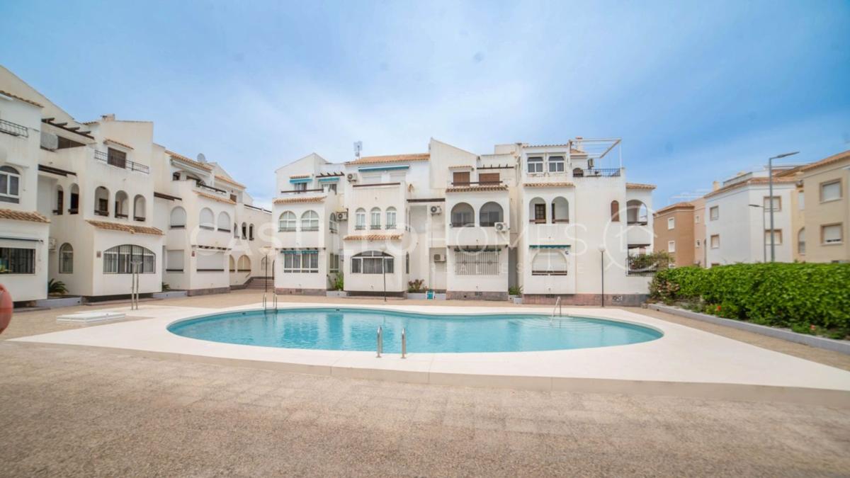 Venta de piso en Piso en Calle Mar Menor, 40, Playa de los Náufragos, Torrevieja, Torrevieja
photo 1