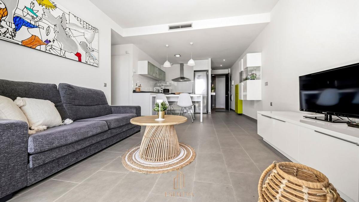 Venta de piso en Piso en Avenida de Francia, Los Europeos, Torrevieja, Torrevieja
photo 3