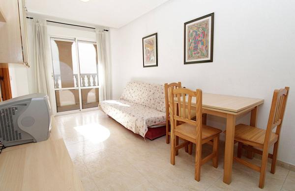 Venta de piso en Piso en Calle San Pascual, Antonio Machado, Torrevieja, Torrevieja
 photo 2