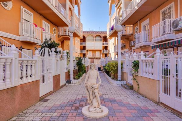 Sprzedaż mieszkania w Piso en Calle del Puerto Romano, Gaspar Perrelló, Torrevieja, Torrevieja
 photo 2