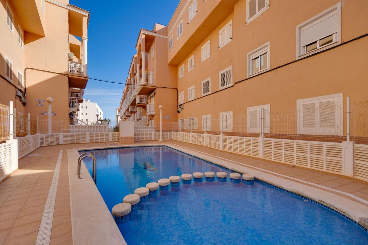 Venta de piso en Piso en Calle del Puerto Romano, Gaspar Perrelló, Torrevieja, Torrevieja
 photo 3