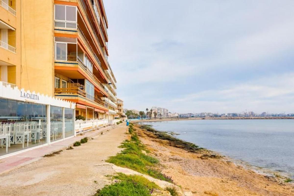 Venta de piso en Piso en Calle Bigastro, Playa de los Náufragos, Torrevieja, Torrevieja
photo 1