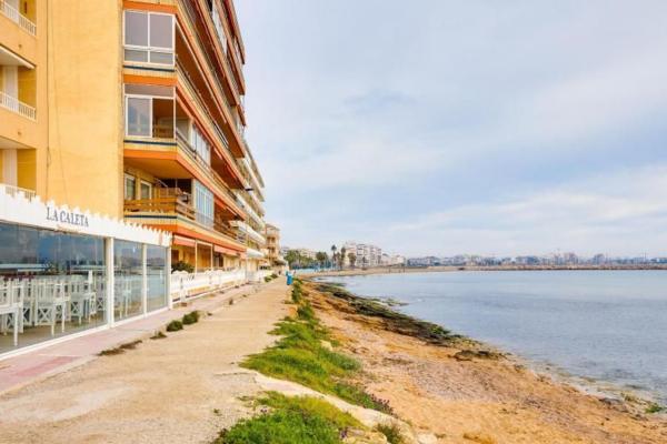 Sprzedaż mieszkania w Piso en Calle Bigastro, Playa de los Náufragos, Torrevieja, Torrevieja
photo 1