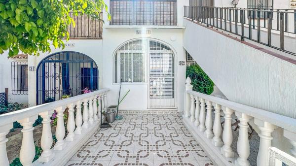 Sale of flat in Piso en Calle Fuente piedra, Los Balcones - Los Altos del Edén, Torrevieja, Torrevieja
photo 1