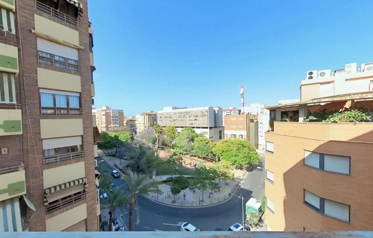 Venta de piso en Piso en Calle Ingeniero Sanchiz Pujalte, 19, Campoamor, Alicante / Alacant, Alicante / Alacant
photo 1