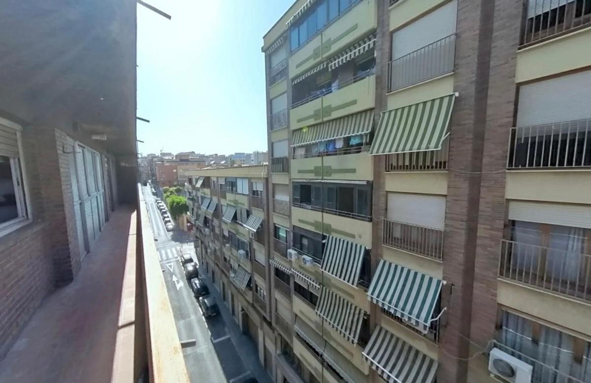 Venta de piso en Piso en Calle Ingeniero Sanchiz Pujalte, 19, Campoamor, Alicante / Alacant, Alicante / Alacant
photo 3