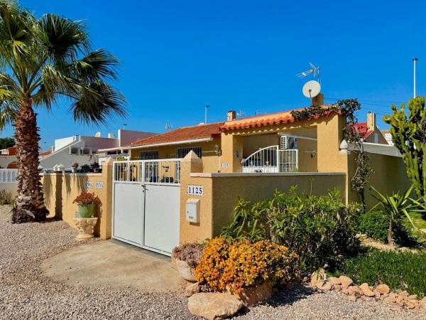 Chalet adosado en Plaza de las Gardenias, 1128, La Siesta - El Salado - Torreta, Torrevieja photo 1