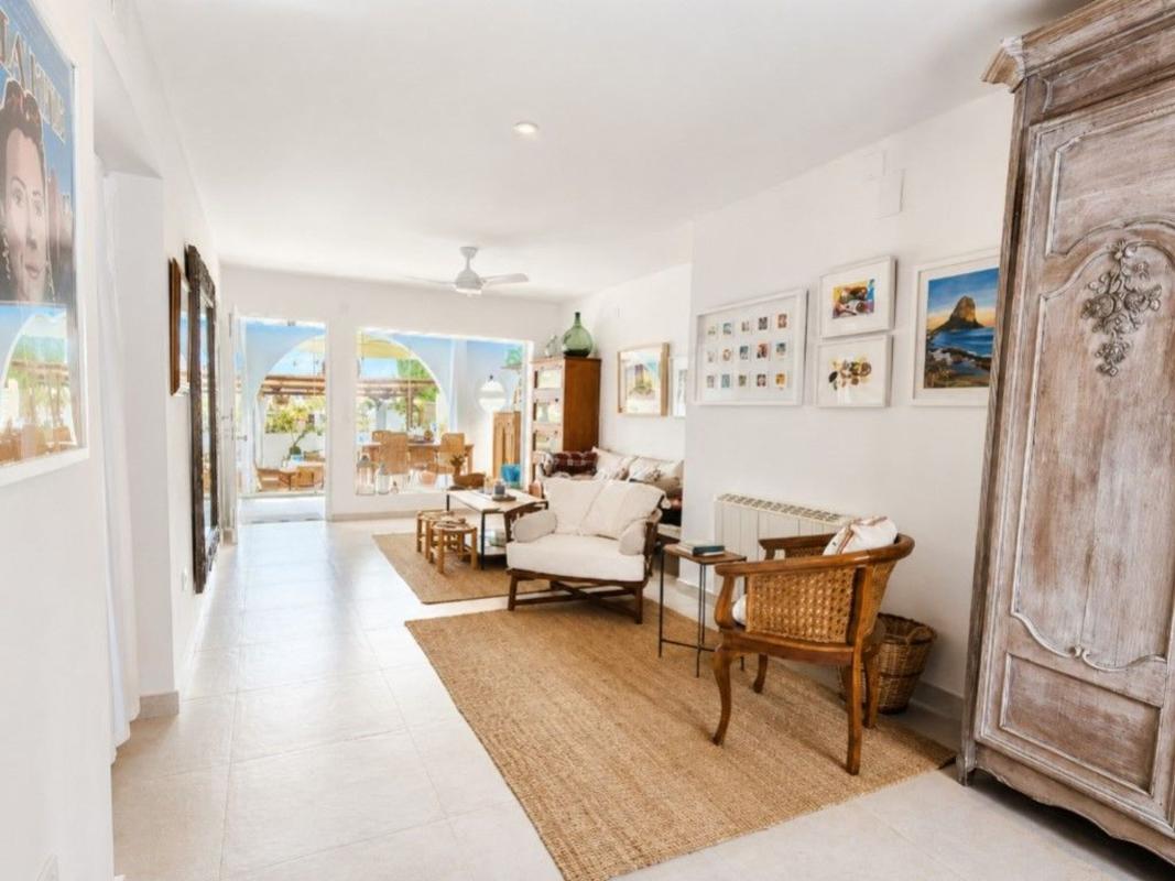 Properties for sale and rent in Spain photo 3
