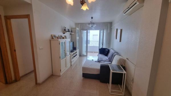 Sprzedaż mieszkania w Piso en Calle San Emigdio, 33, El Molino, Torrevieja, Torrevieja
photo 1