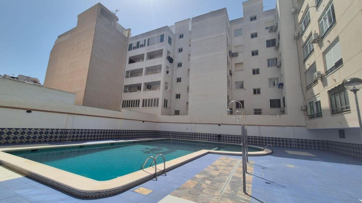 Venta de piso en Piso en Calle los Gases, 24, Avenida Habaneras - Curva de Palangre, Torrevieja, Torrevieja
photo 1