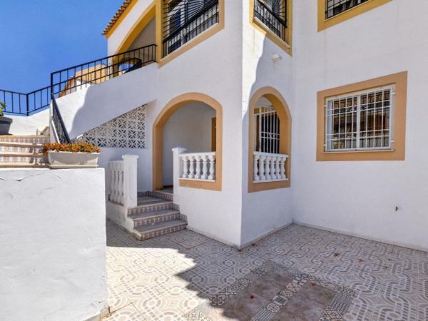 Sprzedaż mieszkania w Piso en Calle Río Tajo, La Siesta - El Salado - Torreta, Torrevieja, Torrevieja
 photo 1
