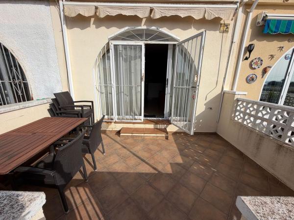 Chalet adosado en Camas, 97, La Siesta - El Salado - Torreta, Torrevieja thumbnail 1