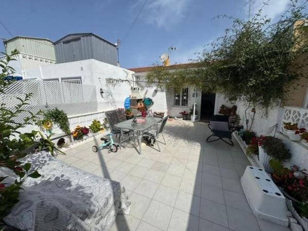 Independent chalet for sale in Casa o chalet en Urbanización Torreta II, La Siesta - El Salado - Torreta, Torrevieja, Torrevieja
 photo 4