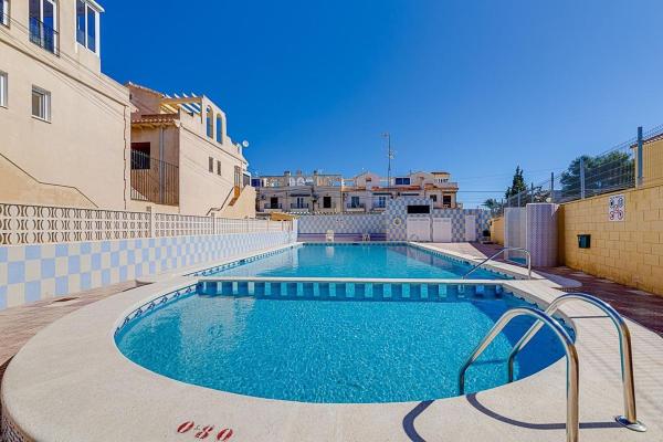 Chalet adosado en Calle Rembrandt s/n, La Siesta - El Salado - Torreta, Torrevieja thumbnail 1