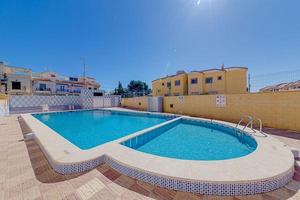 Chalet adosado en Calle Rembrandt s/n, La Siesta - El Salado - Torreta, Torrevieja thumbnail 2