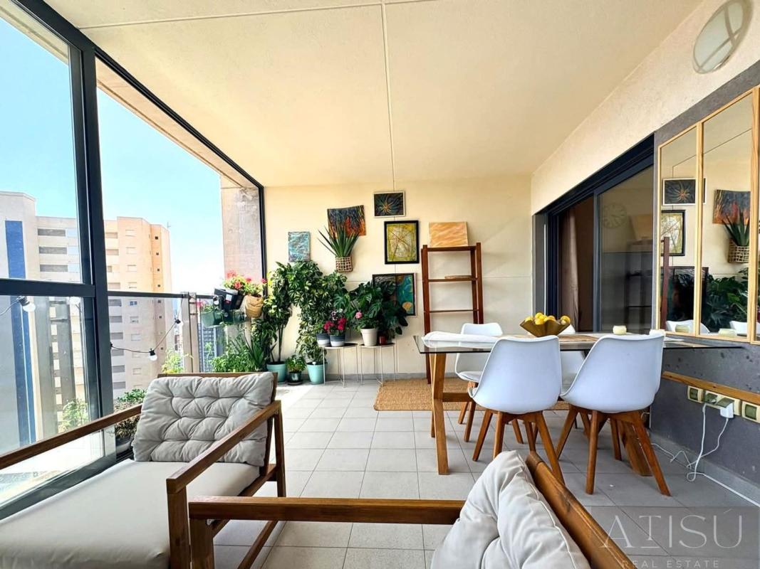 Venta de piso en Piso en Calle Sierra Dorada, Zona Sierra Helada, Benidorm, Benidorm
photo 1