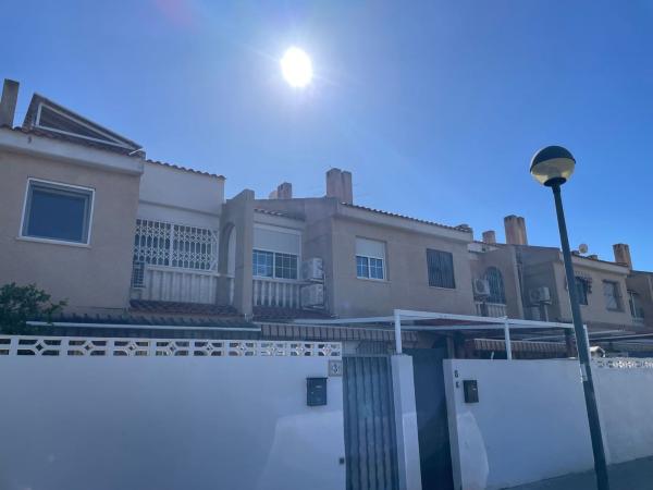 Chalet adosado en Calle Altea, 5, Pueblo Acantilado - Lanuza, El Campello photo 1