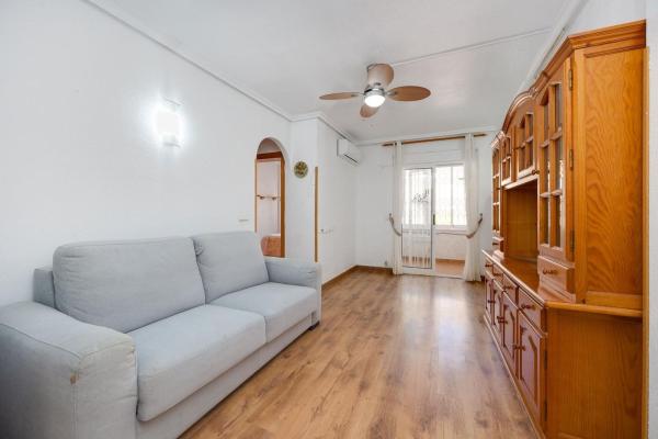 Venta de piso en Piso en Calle del Tomillo, 33, El Molino, Torrevieja, Torrevieja
 photo 1