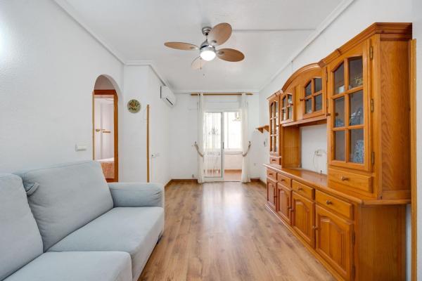 Venta de piso en Piso en Calle del Tomillo, 33, El Molino, Torrevieja, Torrevieja
 photo 2