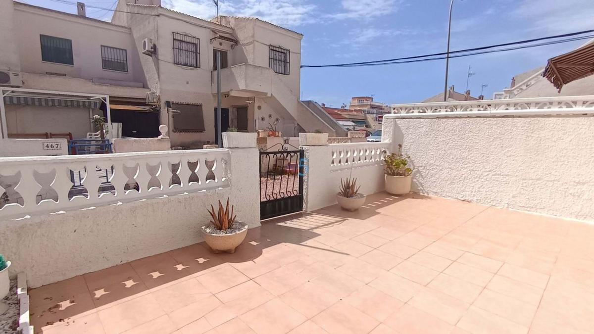Venta de piso en Piso en La Siesta - El Salado - Torreta, Torrevieja, Torrevieja
 photo 2