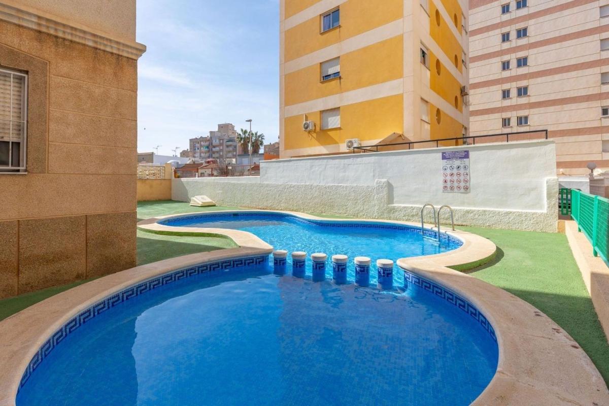 Venta de piso en Piso en Calle Los Emilios, 48, Nueva Torrevieja, Torrevieja, Torrevieja
photo 1