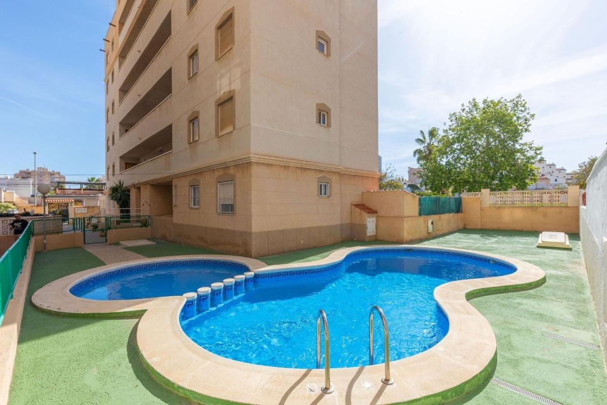Venta de piso en Piso en Calle Los Emilios, 48, Nueva Torrevieja, Torrevieja, Torrevieja
photo 2