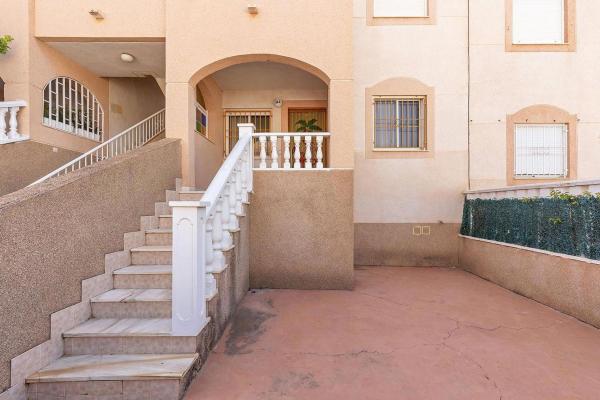 Independent chalet for sale in Casa o chalet en Calle del Pino, Los Balcones - Los Altos del Edén, Torrevieja, Torrevieja
thumbnail 2