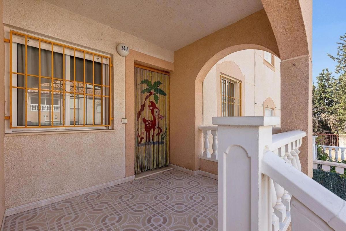 Sale of independent chalet in Casa o chalet en Calle del Pino, Los Balcones - Los Altos del Edén, Torrevieja, Torrevieja
 photo 4