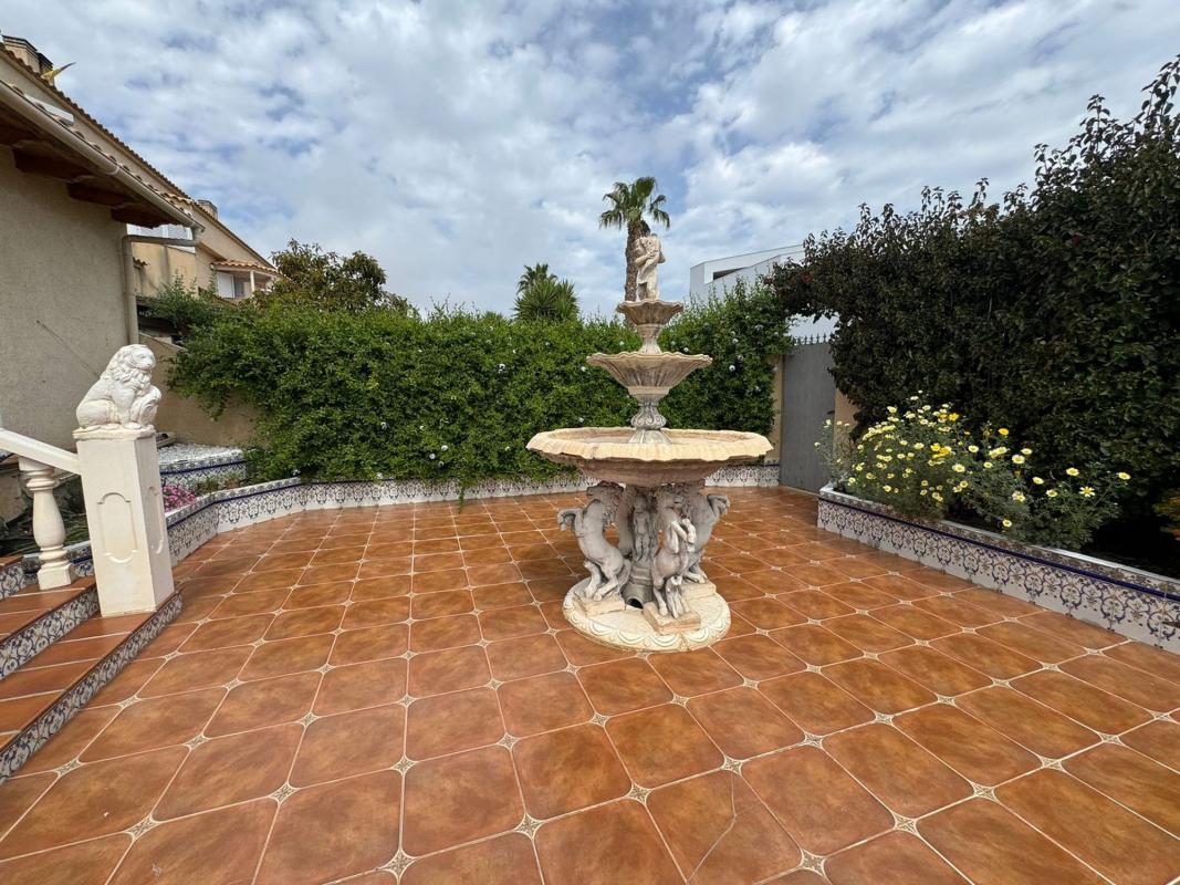 Properties for sale and rent in Spain photo 2